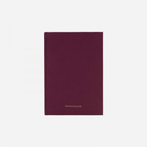 Monograph notesbog med linierede sider i bordeaux omslag