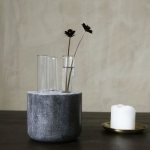Vase i sort marmor fra House Doctor