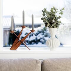 Lysestage Caraval i valnød fra Spring Copenhagen